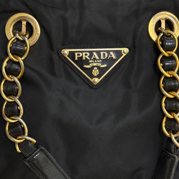 💎 PRADA - Black Nylon Tessuto Chain Handle Bag - Picture 9 of 16